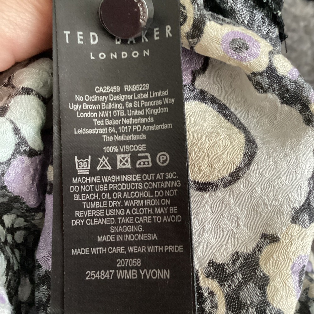 Ted Baker London Black Yvonn Exaggerated Shoulder Floral Crepe Top‎ Size 1 - Picture 14 of 16